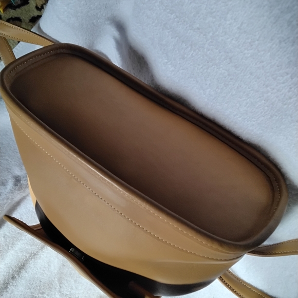 💗🩷 Coach Authentic Womans Backpack - Very Nice Leather in great condition❤️💕 - Picture 4 of 8